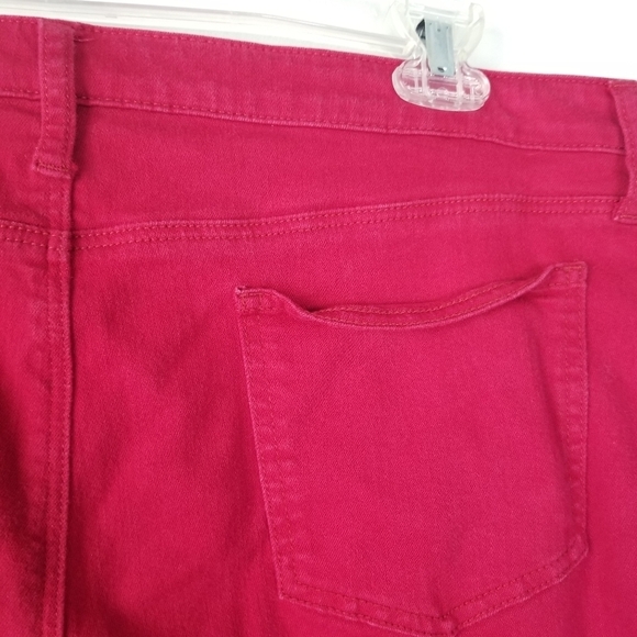 Chico's Red So Slimming Girlfriend Ankle Jeans Size 16R Stretch Festive - Picture 8 of 11